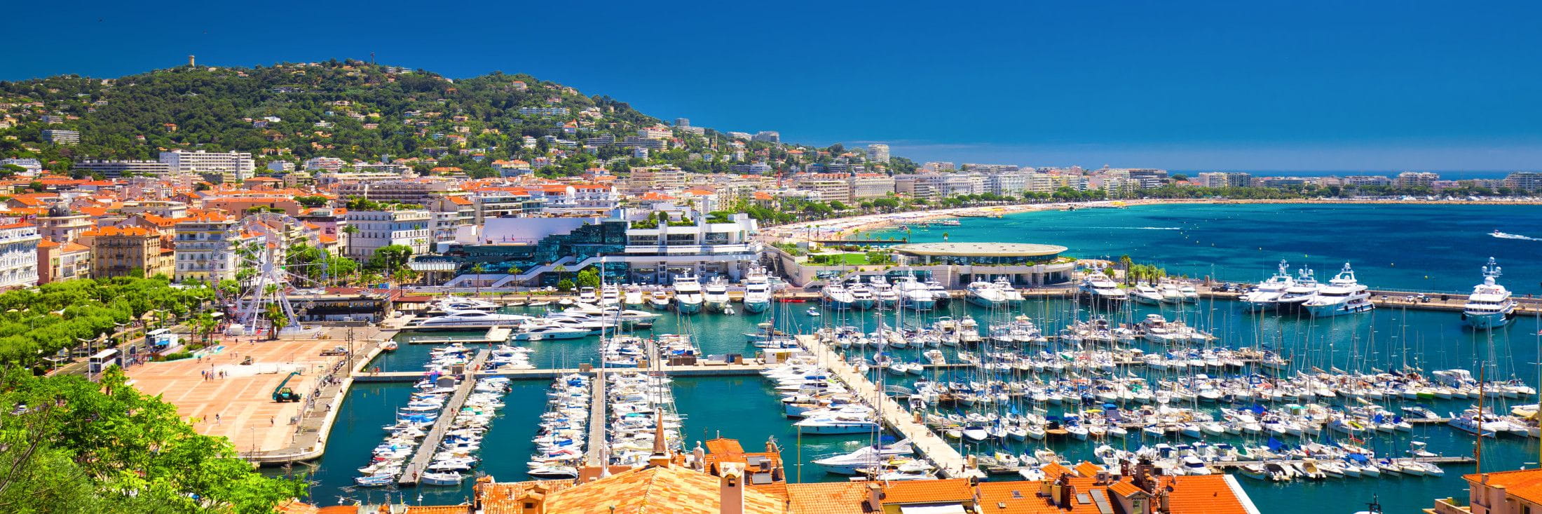 Coastline,View,On,French,Riviera,With,Yachts,In,Cannes,City